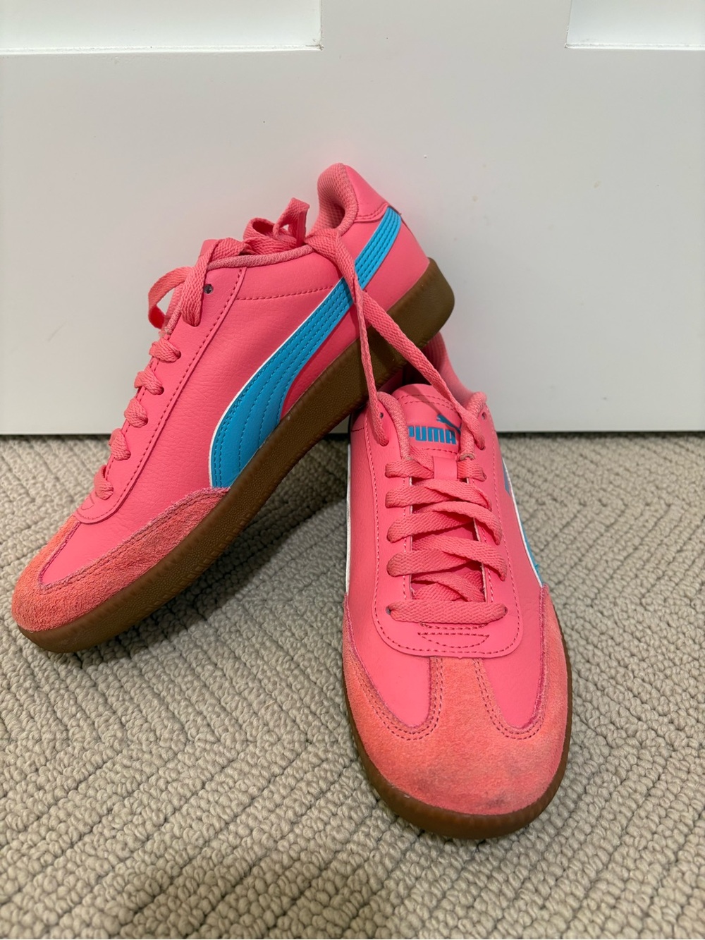 Puma Club II Era womens sneakers vivid pink and light blue. Size US 8